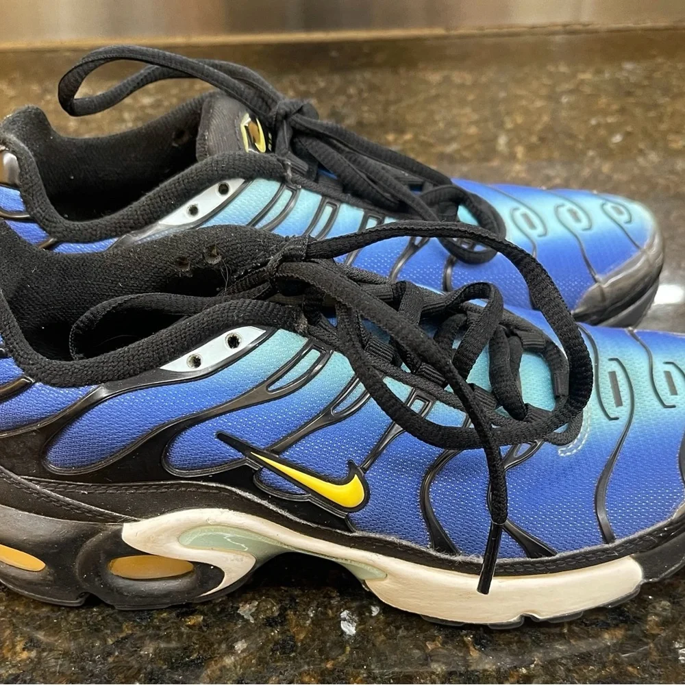 Nike AIR MAX PLUS HYPER SKY BLUE And Black Kids MIAMI VICE Sneakers Size 4.5Y